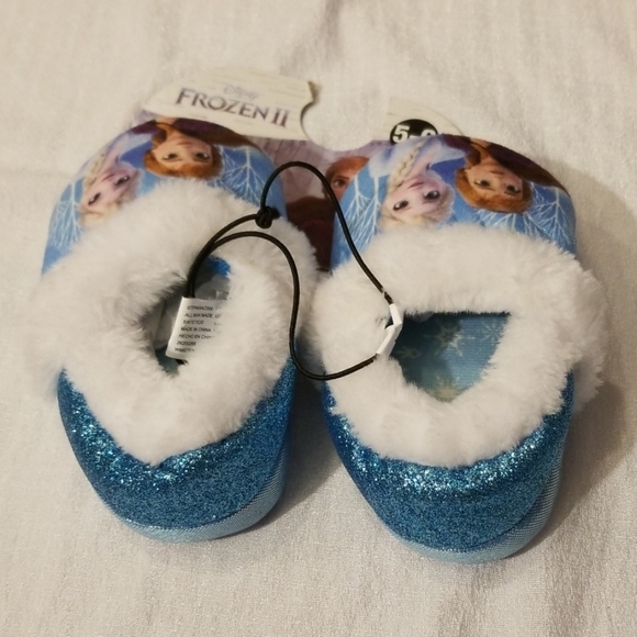 Disney Frozen ll Slippers - Picture 4 of 8